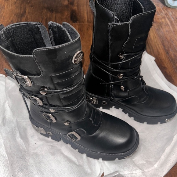 Men’s gothic style boots - Picture 6 of 7